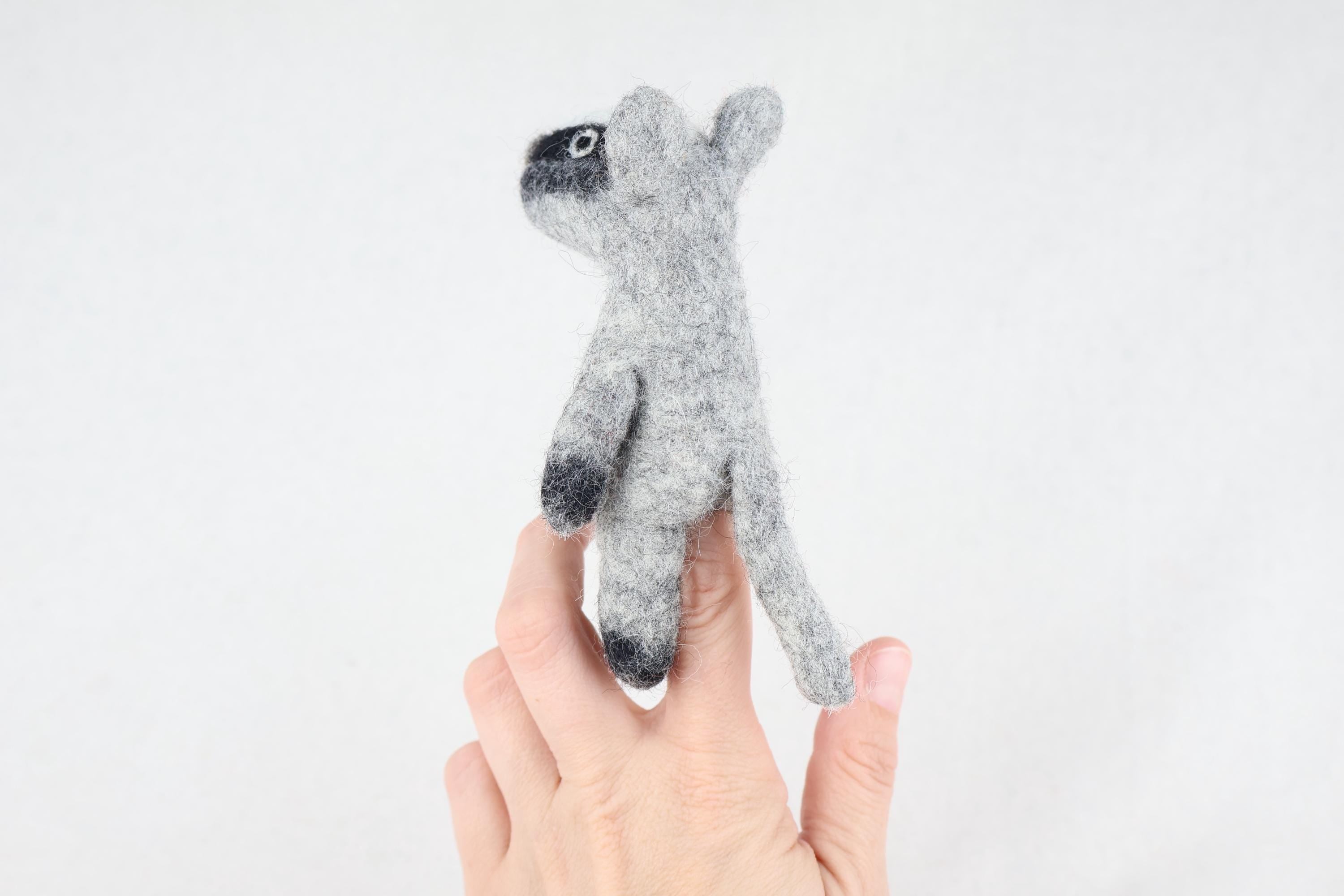 Filz Dachs Fingerpuppe – Handgemachte Dachspuppe – Waldtier Handpuppe – Filz Tier Figur – Waldorf Spielzeug – Geschenk für Kinder