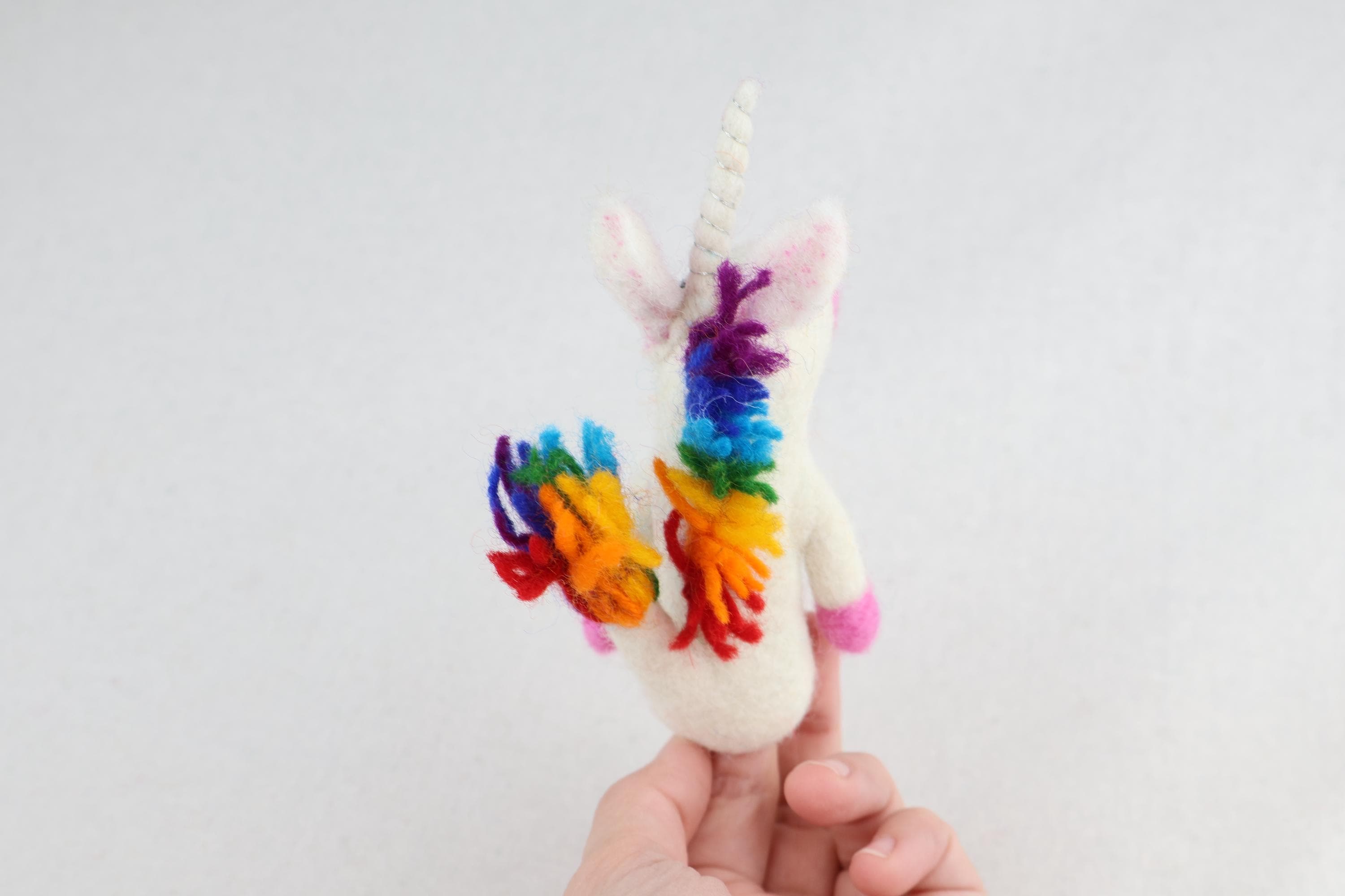 Niedliche Fingerpuppe Einhorn aus Filz I Fingerspiel I Pegasus I Spielzeug Montessori I Geschichten erzählen