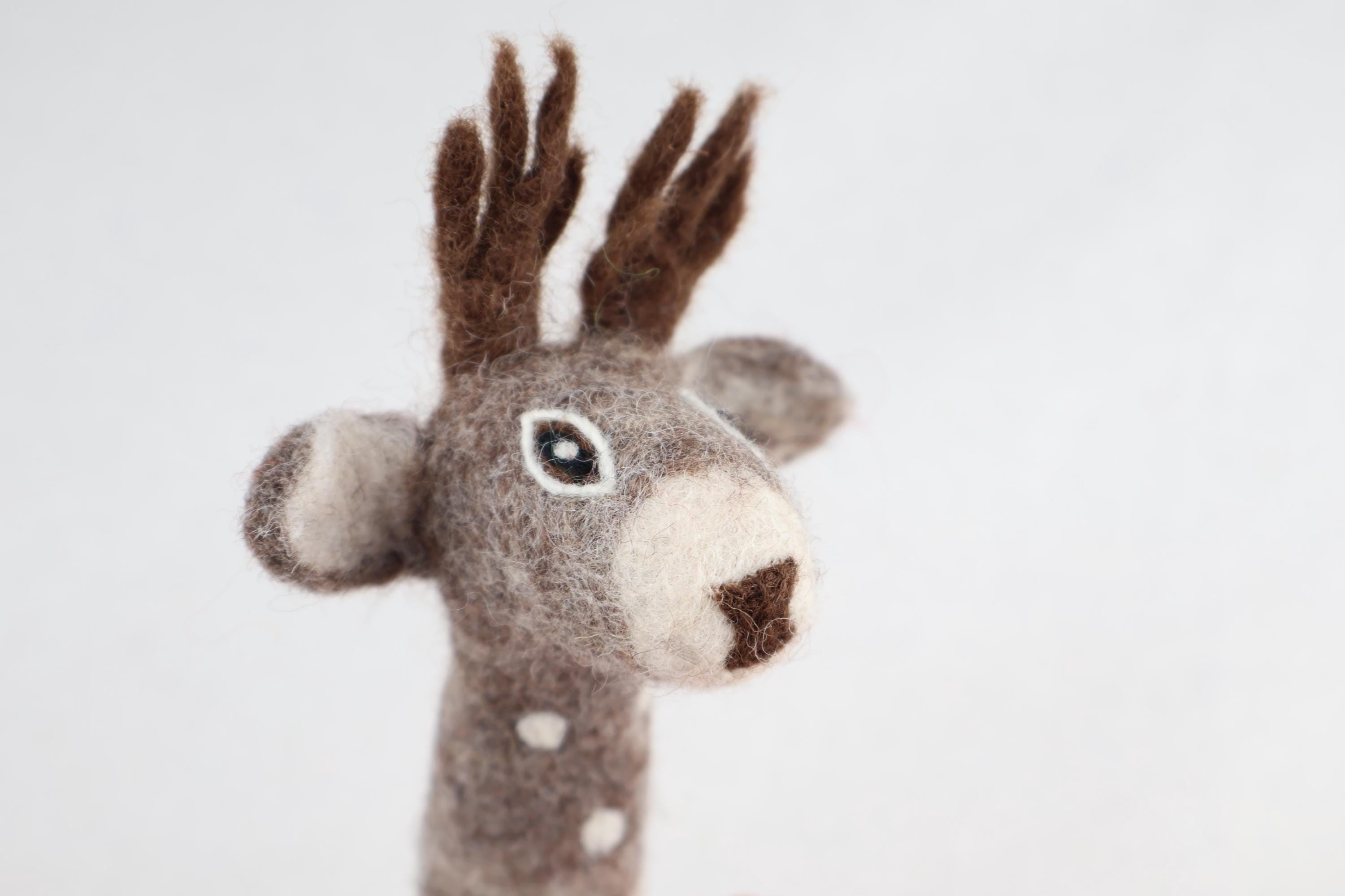 Fingerpuppe Hirsch aus Filz I Fingerspiel I Waldtiere I Reh aus Filz