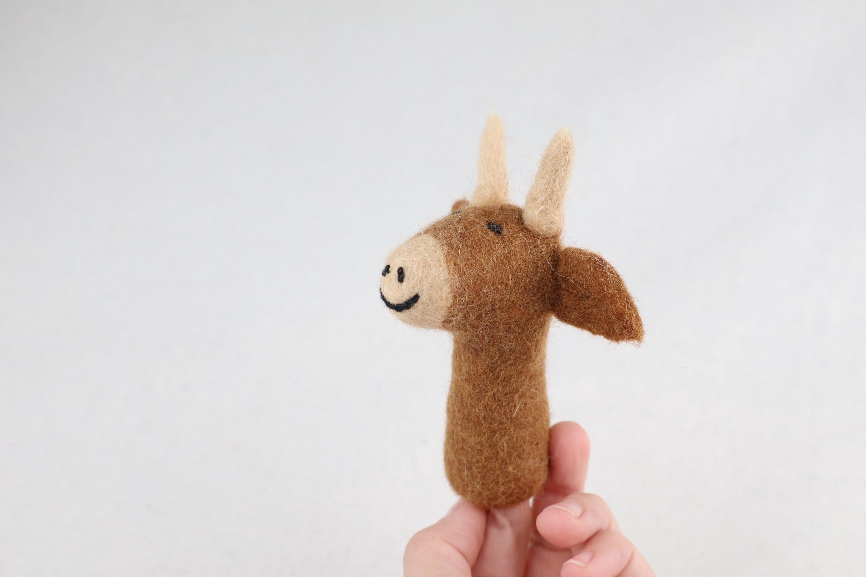 Niedliche Fingerpuppe braune Kuh aus Filz I Fingerspiel I Bauernhoftier I Kuh I Spielzeug Montessori I Geschichten erzählen