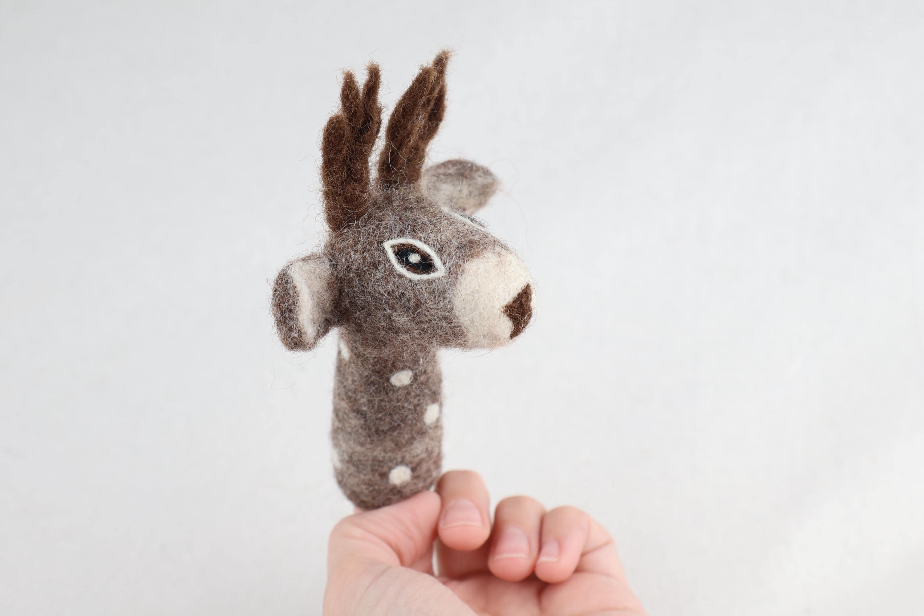 Fingerpuppe Hirsch aus Filz I Fingerspiel I Waldtiere I Reh aus Filz