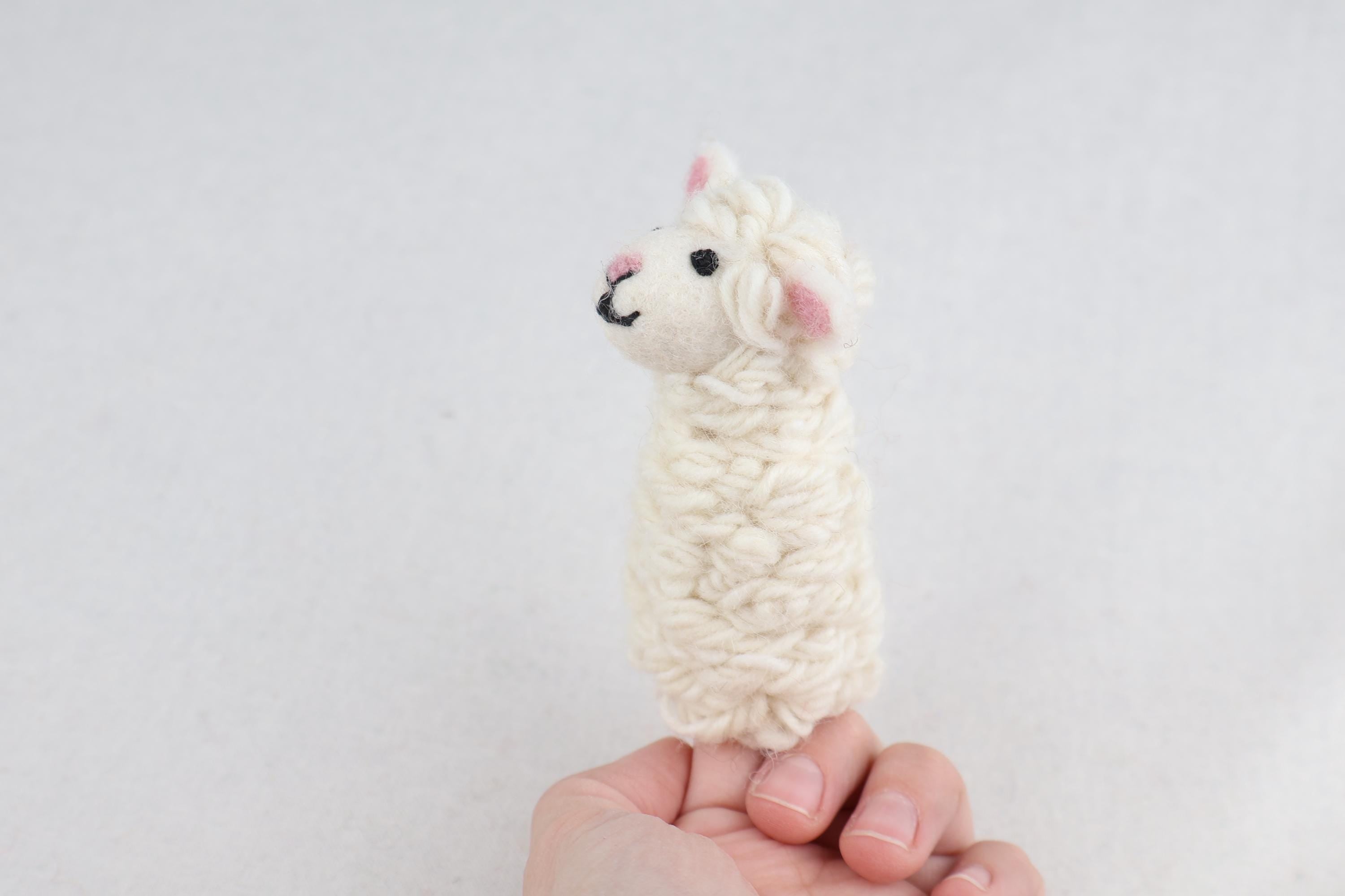 niedliche Fingerpuppe Schaf aus Filz I Fingerspiel I Bauernhoftier I Schäfchen I Spielzeug Montessori I Geschichten erzählen