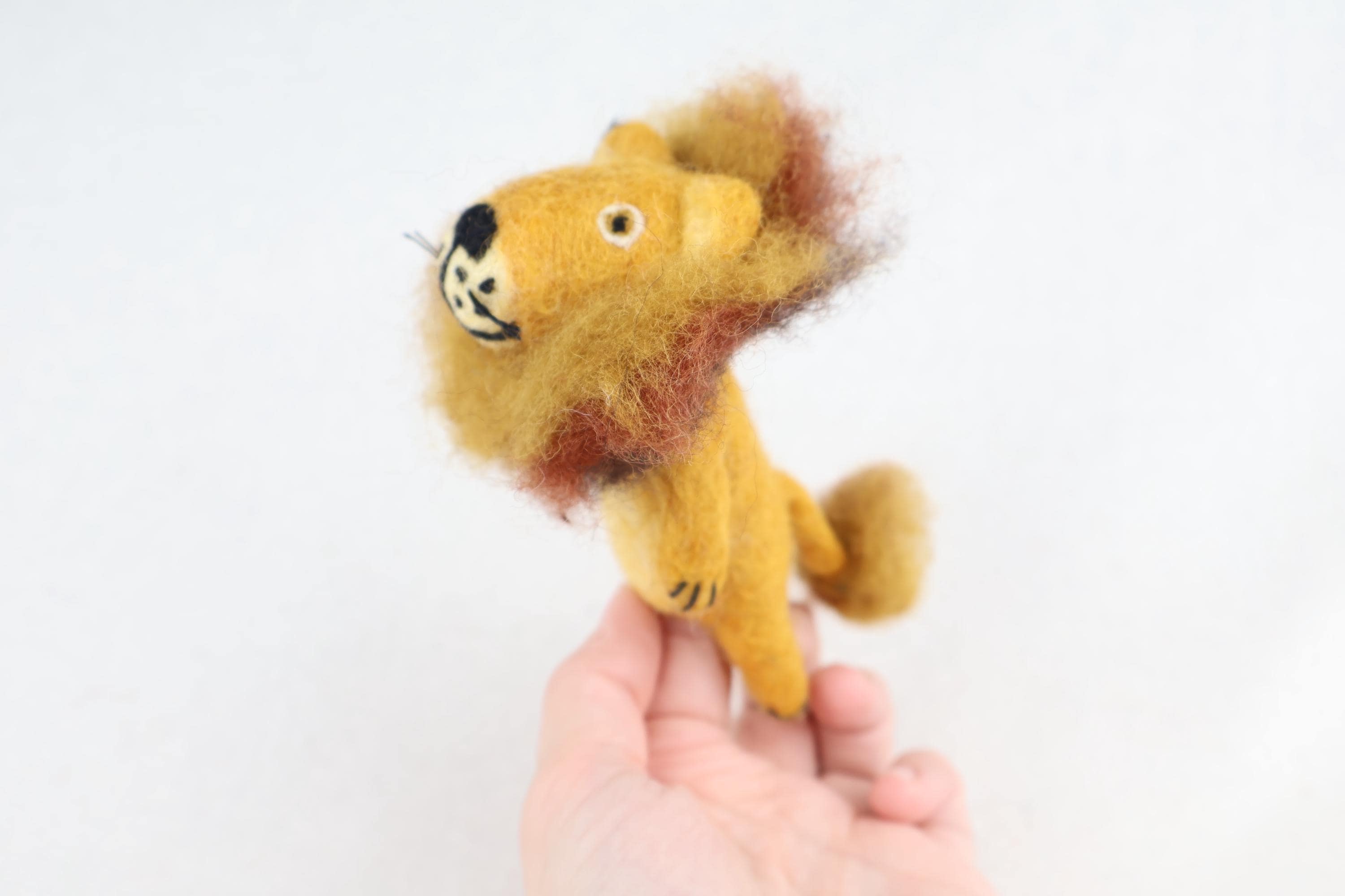 Niedliche Fingerpuppe Löwe aus Filz I Fingerspiel I Wildtiere I Spielzeug Montessori I Geschichten erzählen I Dschungel