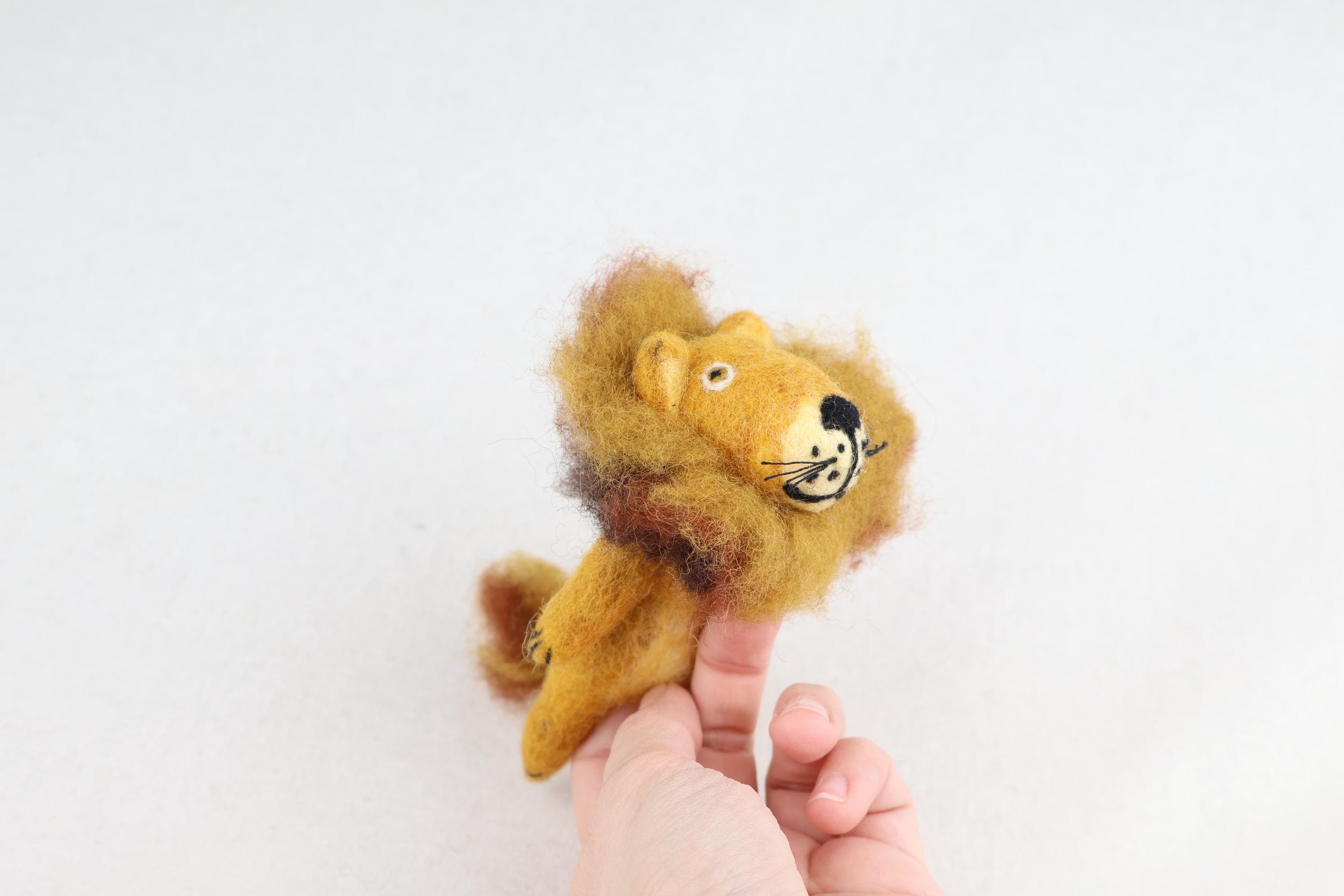 Niedliche Fingerpuppe Löwe aus Filz I Fingerspiel I Wildtiere I Spielzeug Montessori I Geschichten erzählen I Dschungel