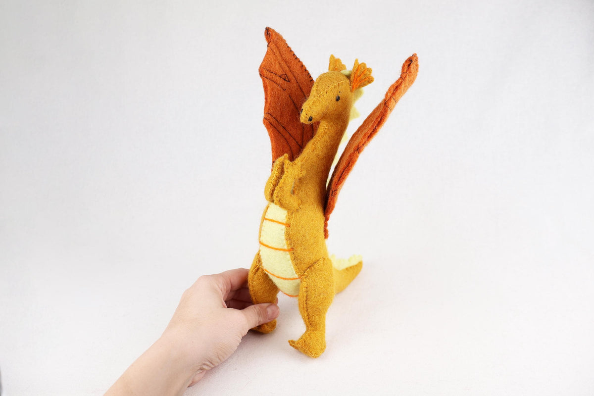 Gelber Drache aus Filz I Spielzeug I Dekofigur I Dragon I handgemachtes Spielzeug I Filz Drache I Filz Figur I Drache Spiel
