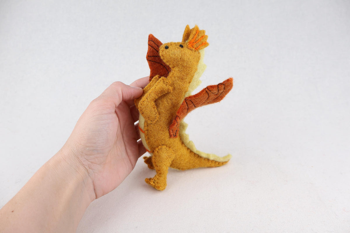 Gelber Drache aus Filz I Spielzeug I Dekofigur I Dragon I handgemachtes Spielzeug I Filz Drache I Filz Figur I Drache Spiel