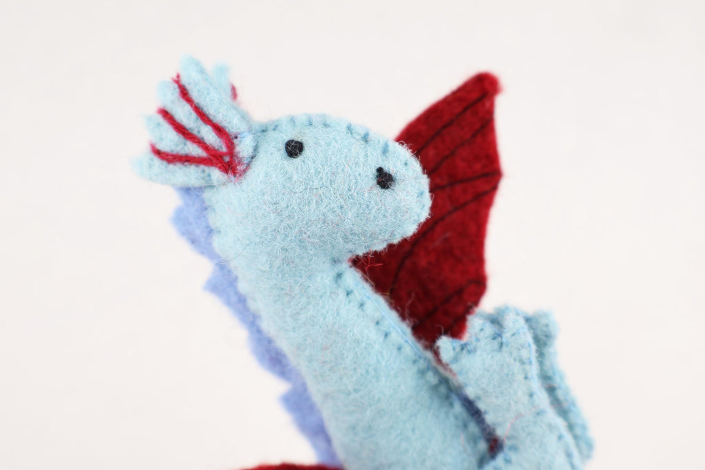 Drache aus Filz blau rot I Spielzeug I Dekofigur I Dragon I handgemachtes Spielzeug I Filz Drache I Filz Figur I Drache Spiel