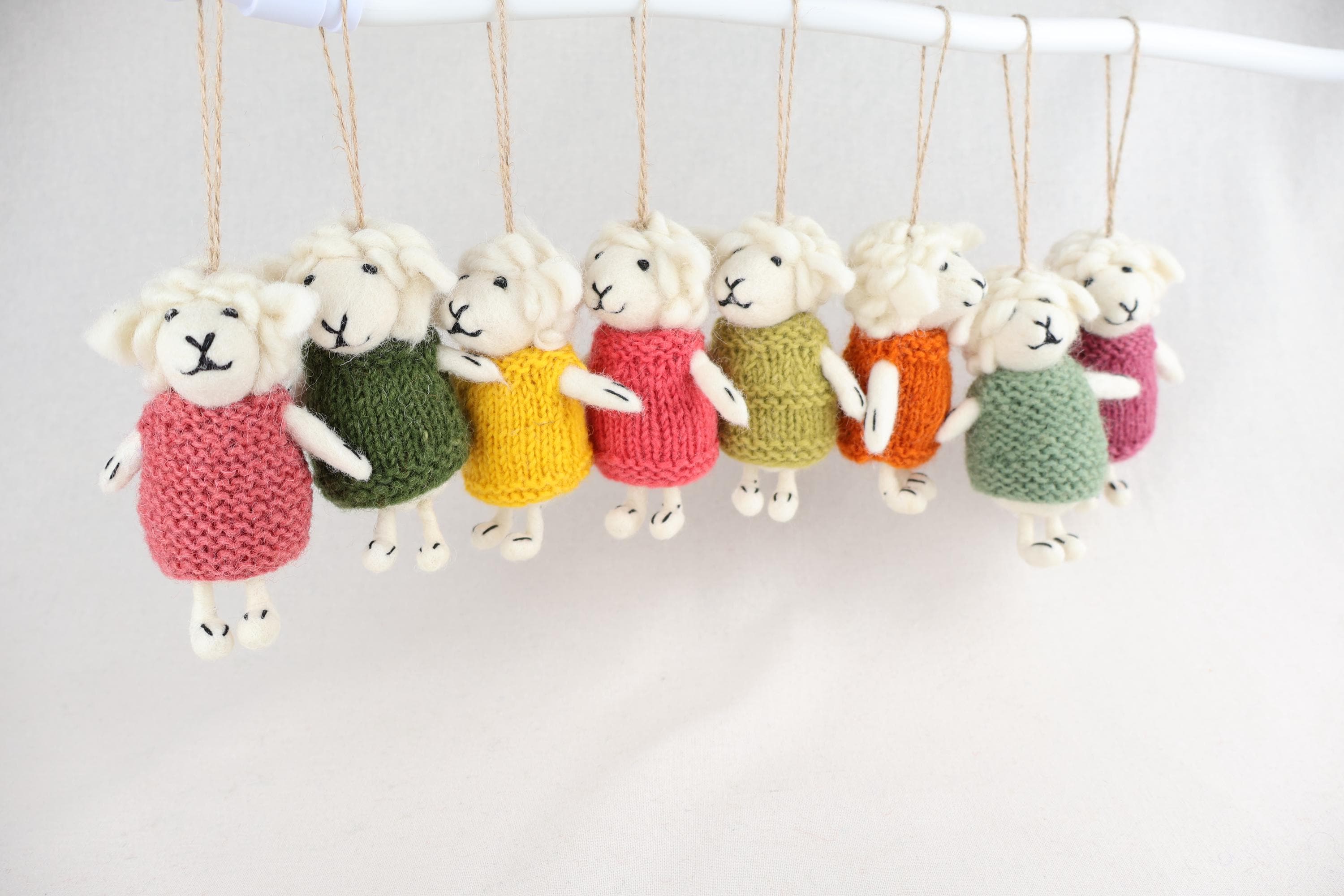 Weihnachtsanhänger Schaf in Pullover I Christbaumschmuck I Weihnachtsdeko I Winter Weihnachtsbaum I Weihnachtsschaf