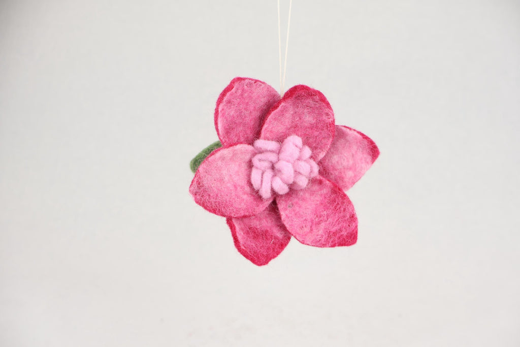 Rosa Filzblüte – Handgefertigter Frühlingsanhänger | Blütenanhänger | Fensterdeko | Filzblume I Osterschmuck I Osterdeko