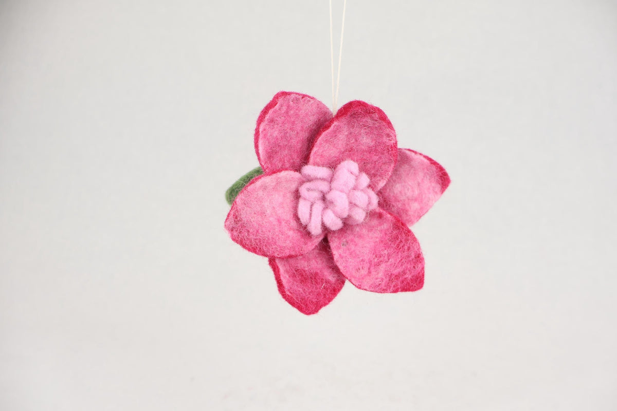 Rosa Filzblüte – Handgefertigter Frühlingsanhänger | Blütenanhänger | Fensterdeko | Filzblume I Osterschmuck I Osterdeko
