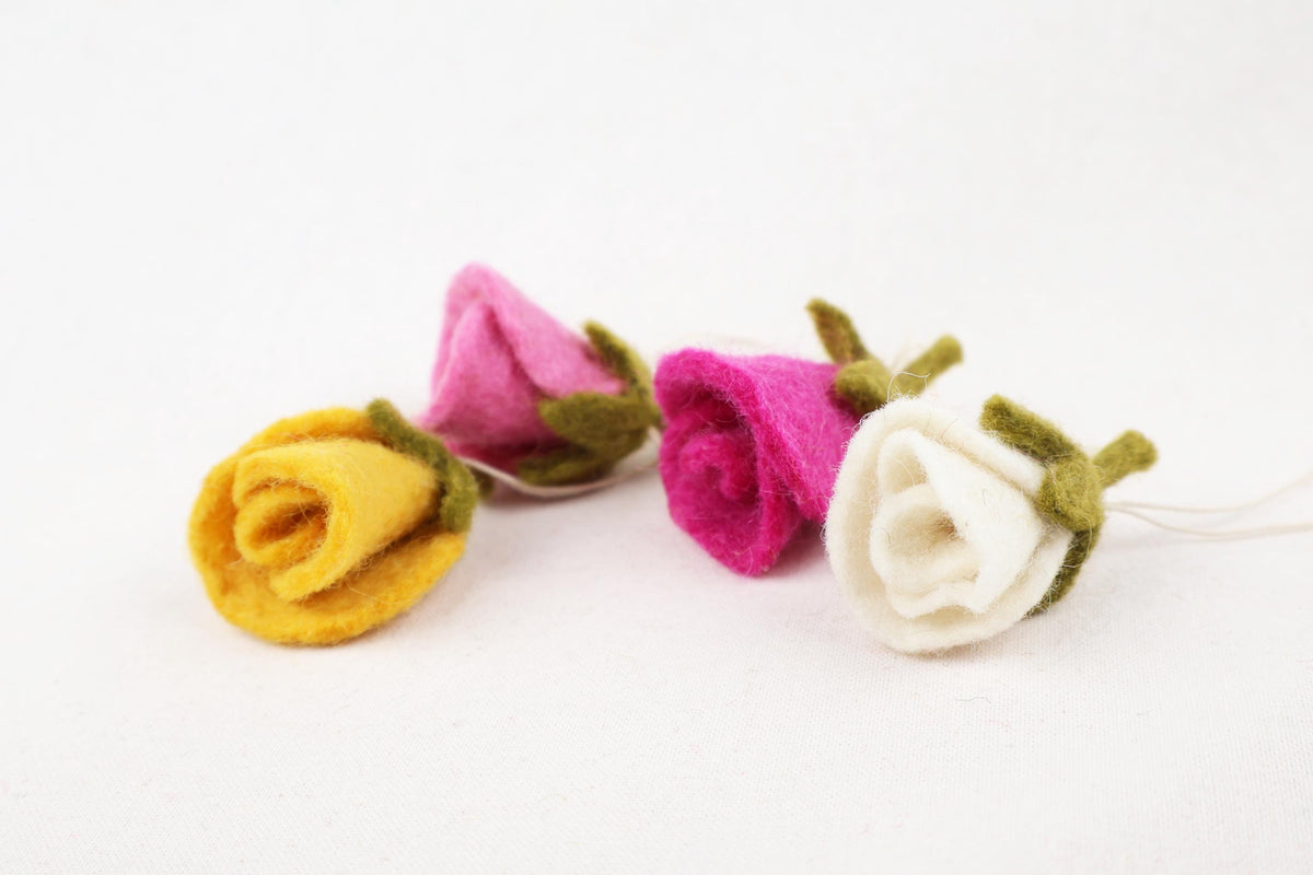 Blumenknospe aus Filz – Handgefertigter Frühlingsanhänger | Knospe I Blumendeko | Osterdeko | Fensterdeko | Filzblume I Osterschmuck