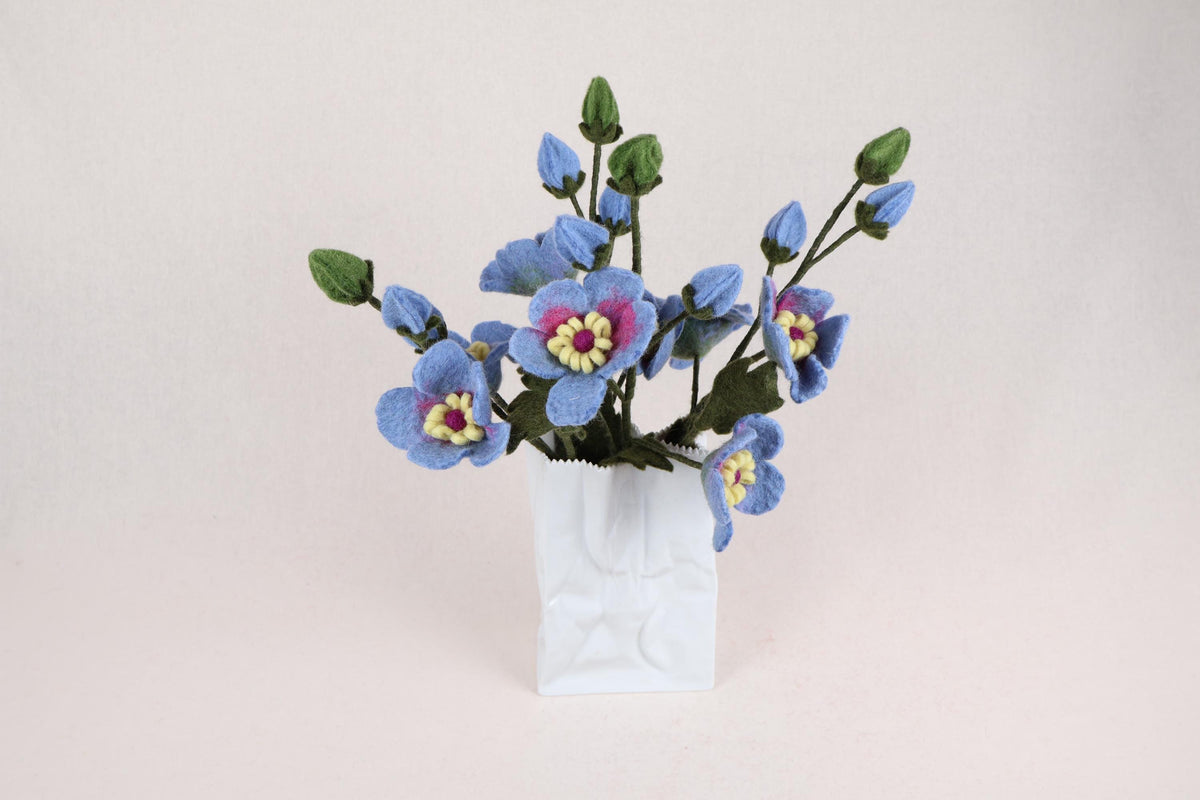 Hibiskus aus Filz in Blau | handgefertigter Blütenzweig | biegsame Filzblume | dauerhafte Blumendeko | Fair Trade Nepal I Blumendeko