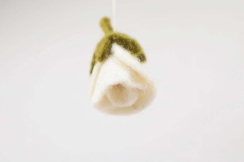 Blumenknospe aus Filz – Handgefertigter Frühlingsanhänger | Knospe I Blumendeko | Osterdeko | Fensterdeko | Filzblume I Osterschmuck