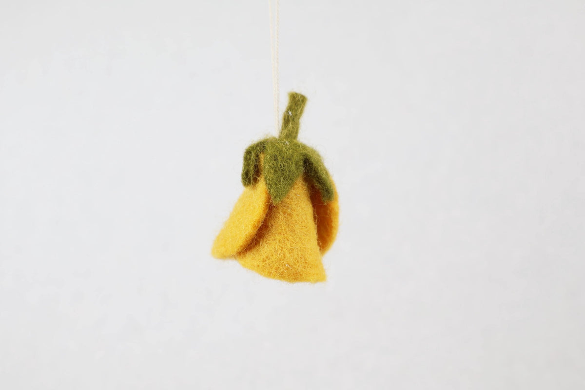Blumenknospe aus Filz – Handgefertigter Frühlingsanhänger | Knospe I Blumendeko | Osterdeko | Fensterdeko | Filzblume I Osterschmuck
