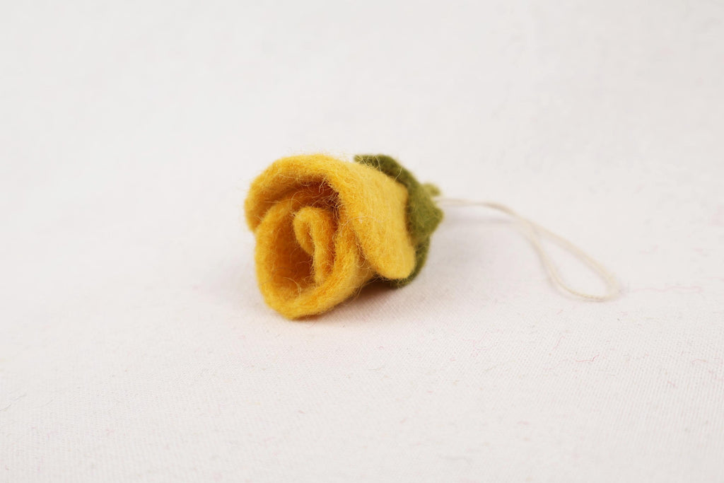 Blumenknospe aus Filz – Handgefertigter Frühlingsanhänger | Knospe I Blumendeko | Osterdeko | Fensterdeko | Filzblume I Osterschmuck