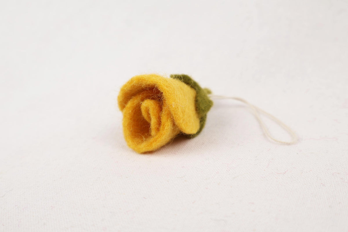 Blumenknospe aus Filz – Handgefertigter Frühlingsanhänger | Knospe I Blumendeko | Osterdeko | Fensterdeko | Filzblume I Osterschmuck