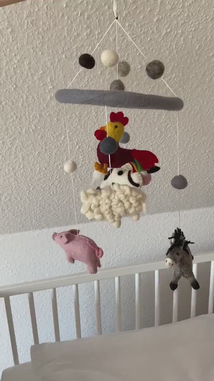 Mobilé Bauernhof, Kinderzimmer, Filz, Schwein, Esel, Hahn, Kuh, Babyzimmer, Kindergarten, Wolle, Schafswolle, Dekoration, Babybett, Geburt