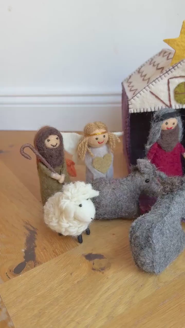 Weihnachtskrippe aus Filz I Weihnachtsdeko I handgemacht I Maria und Josef I Stall I Heilige 3 Könige I Jesuskind