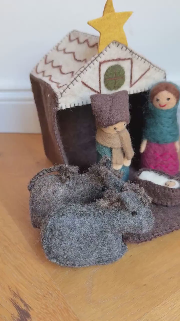 Weihnachtskrippe aus Filz I Weihnachtsdeko I handgemacht I Maria und Josef I Stall I Heilige 3 Könige I Jesuskind