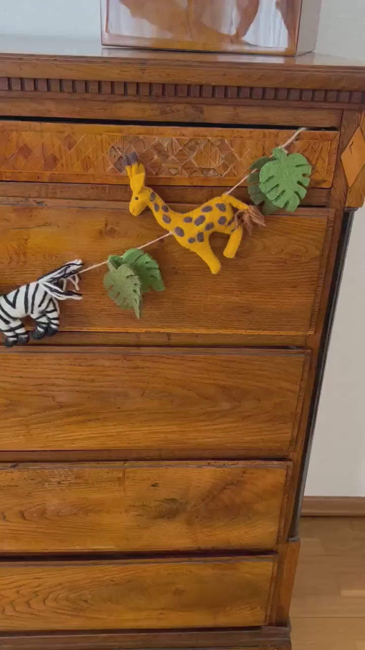 Girlande Safari I  Kinderzimmer Dekoration I Filz Deko I Babyzimmer I Geschenk zur Geburt I Babyshower I Babyausstattung I Wilde Tiere